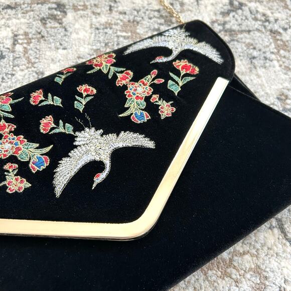 Neiman Marcus Vintage Embroidered Crane Black Velvet Chain Envelope Purse - Picture 4 of 10